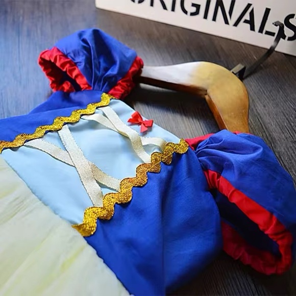 Snow White Dress multiple sizes - Picture 8 of 13